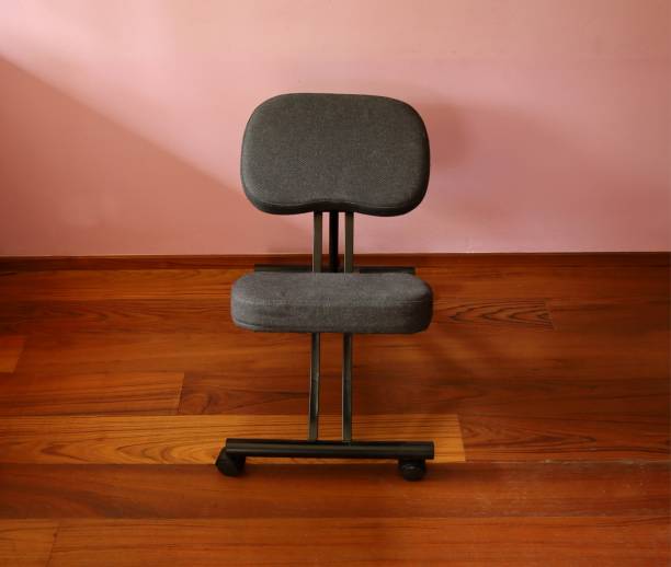 ergonomischer Stuhl, ein Hocker oder ein Fitball